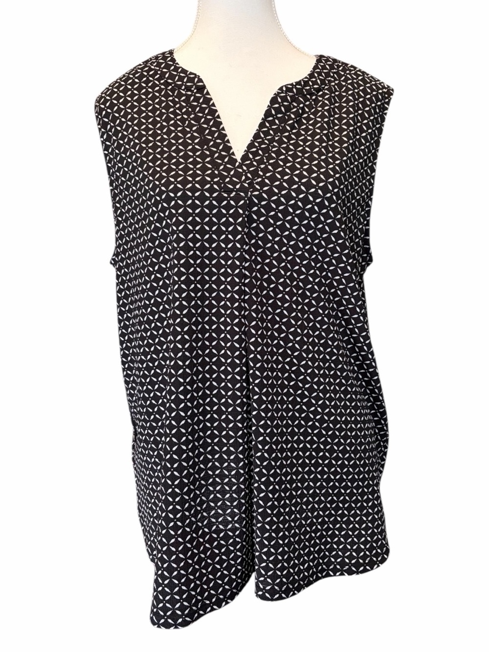 NWOT • Sleeveless Black & White Geo Print Top